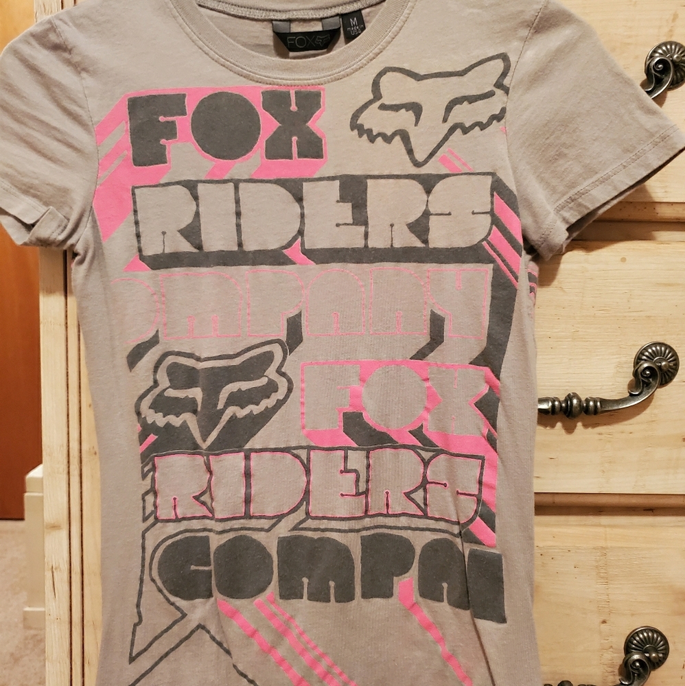 Super cute fox racing shirt